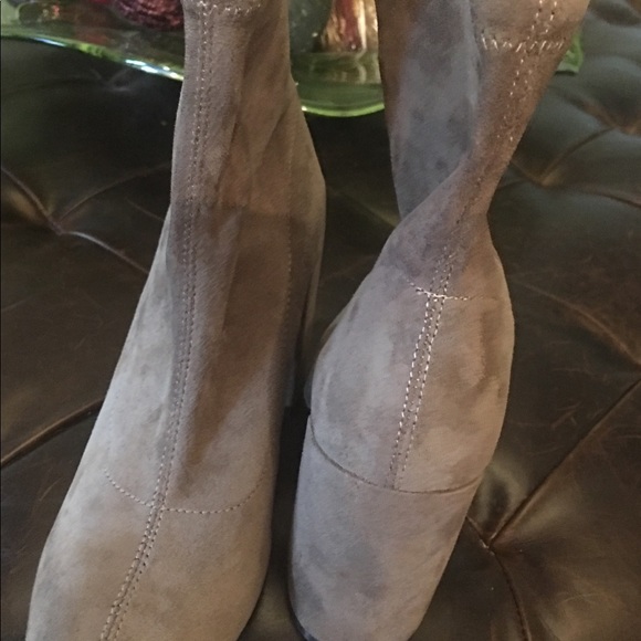 New BCBG  Suede Booties NWOT - Picture 4 of 4